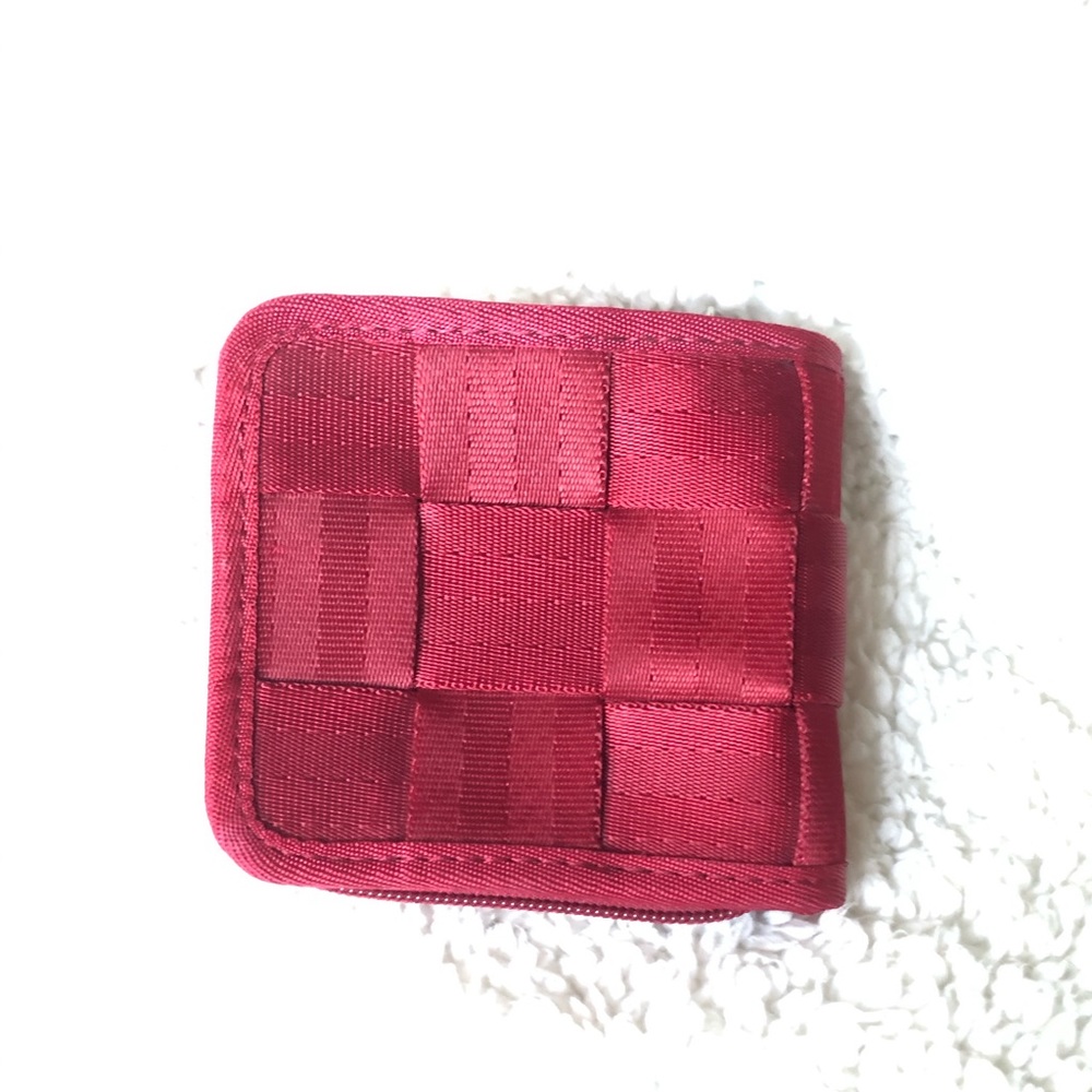 Harveys Full zip Half Wallet red